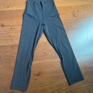 Black Lululemon Leggings (Size 0, 21 inches)